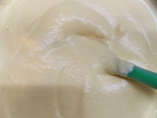 23、古早味蛋糕????,上下切拌均匀。