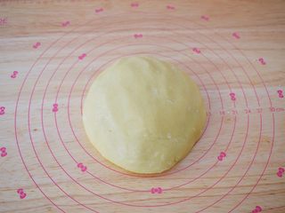 8、卡通奶香饼干,再揉成团