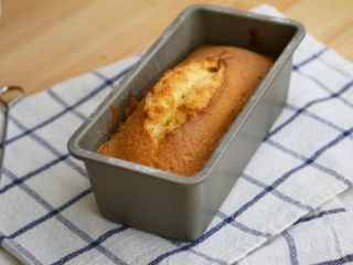 8、柠檬糖霜磅蛋糕,用170度C预热烤箱，烘烤 50-55 分鐘