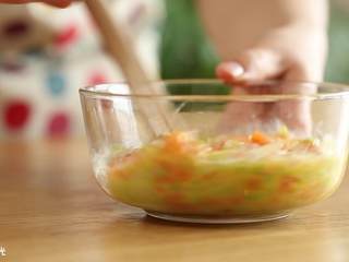 8、12m+三文鱼小豆丁,搅拌均匀~