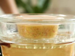 14、12m+三文鱼小豆丁,上锅，盖上保鲜盖。