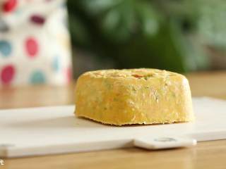 16、12m+三文鱼小豆丁,出锅晾凉。脱模。