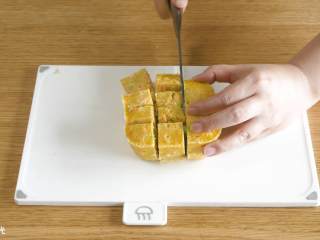 17、12m+三文鱼小豆丁,切小块。