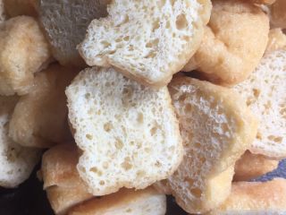 5、红烧鲻鱼,豆腐切成片备用