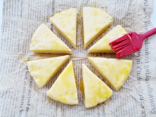 11、焦香酥脆的椰酥饼,表面刷一层蛋液，