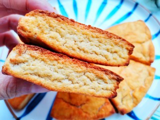 17、焦香酥脆的椰酥饼,喜欢的一定要试试