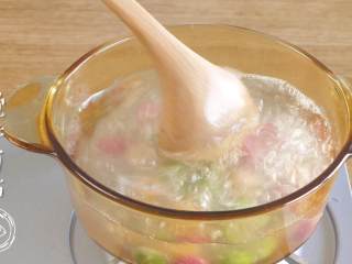 13、五彩小汤圆12m+宝宝辅食,水开后，下汤圆，要轻轻搅拌防止粘连~