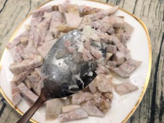 5、桂花芋泥,用勺子能轻松压成泥就行了。