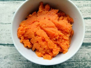 4、米粉薯丸,蒸熟的番薯压泥