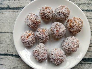 9、米粉薯丸,裹好的有机米粉薯丸