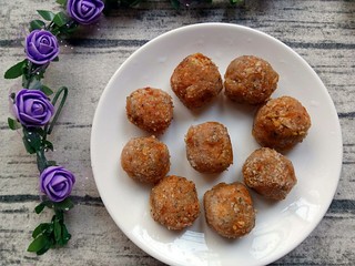 12、米粉薯丸,要凉一点再吃哦，里面会烫嘴哦