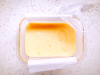 15、蒸虾糕 宝宝辅食,然后将第二个鸡蛋打散，倒入凝固的虾糕中