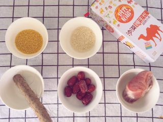 1、辅食:山药肉末二米粥,准备好所有材料