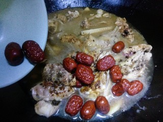 9、补气养血&红枣桂圆麻油鸡汤,加入红枣