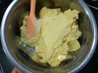 6、绿豆糕,过筛后的绿豆泥特别细腻