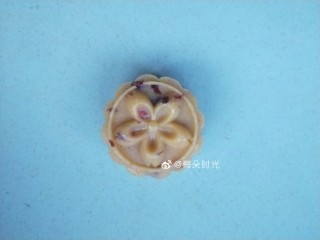 16、绿豆糕,一个就做好了，花纹清晰，也不开裂。