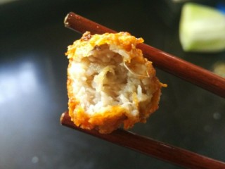 10、鱼肉藕丸,鲜嫩可口的鱼肉藕丸做成了