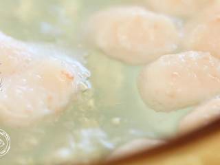 14、12m+自制虾滑（宝宝辅食）,煮熟~