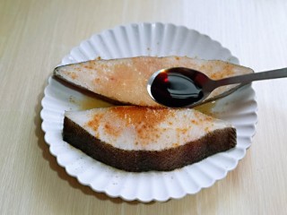 4、清蒸比目鱼～营养又健康,淋上一小勺生抽。