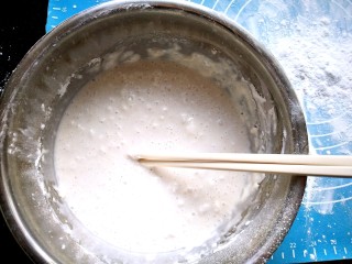 3、红豆糯米糍,搅拌均匀。