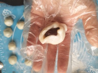 12、红豆糯米糍,和包小包子一样封口。