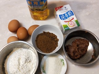 1、枣泥蛋糕,准备好材料