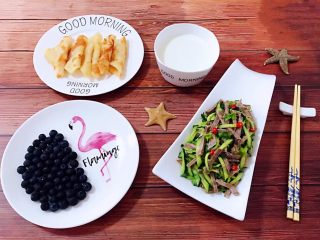 12、青瓜凉拌猪舌,丰盛的一餐会给人带来超好的心情噢