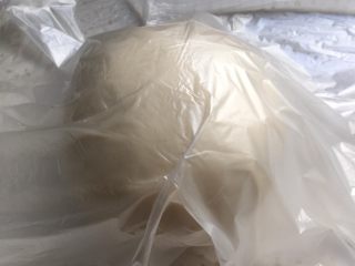 9、山药馒头,盖上保鲜膜醒面十分钟
