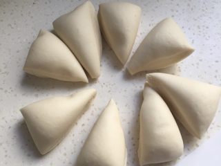10、山药馒头,切割成八份