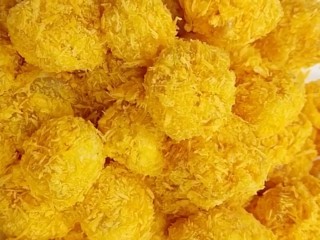 6、劲爆鸡米花,最后裹上面包糠