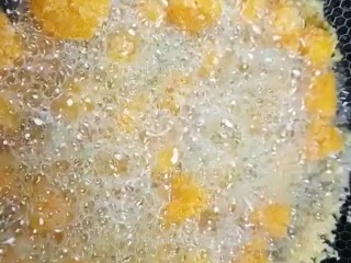 8、劲爆鸡米花,小火慢炸