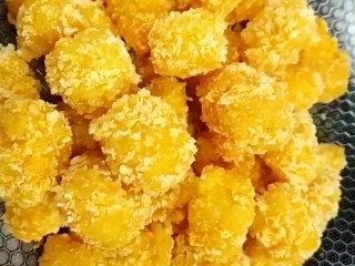 9、劲爆鸡米花,炸至金黄酥脆捞出