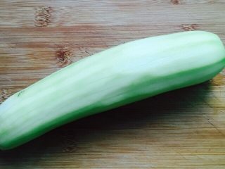 7、家常菜+蒲瓜炒虾皮,蒲瓜清洗干净去皮