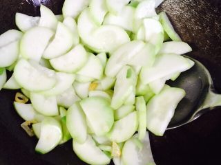 15、家常菜+蒲瓜炒虾皮,大火翻炒片刻