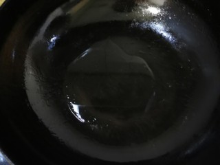 3、家常豆腐,油烧热