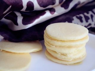 20、宝宝辅食之酸奶松饼（无泡打粉版）,两面有些上色，里面不粘稠就可以了