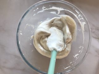 8、无糖红枣溶豆,上下翻拌均匀，不能打圈翻拌