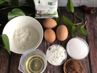 1、可可戚风蛋糕,准备好食材