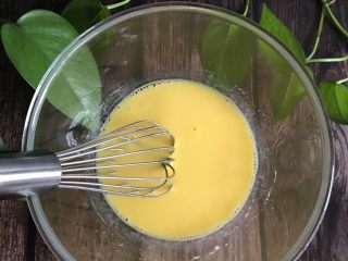 3、可可戚风蛋糕,搅拌均匀