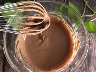 5、可可戚风蛋糕,画z字搅拌均匀 无颗粒