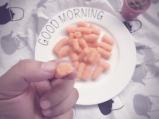 12、胡萝卜鲜虾条 宝宝辅食,口感很嫩，胡萝卜甜甜的，然后也有虾肉的鲜美，单吃或者煮面条都可以