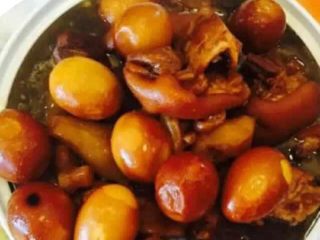 4、#挑战鸡蛋的100种做法#广式猪脚姜,煮好后就是这样，香气浓郁的猪脚姜是不是很想吃呢？