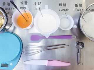 1、榴莲千层,首选，所需食材及工具就绪