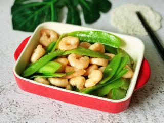 20、荷兰豆炒虾仁,美味又营养的荷兰豆炒虾仁上桌。