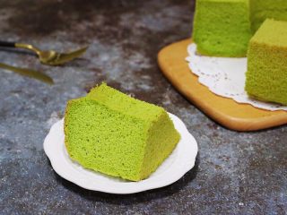 20、菠菜戚风（8寸中空模）,菠菜做出来的戚风是不是很清新自然？