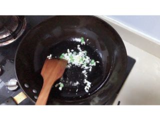 8、香菇肉末豆腐,翻炒炝锅