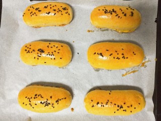 11、#宝宝零食#自创奶酪夹心燕麦棒,出炉了，很香的奶香味又夹杂着燕麦的味道呢