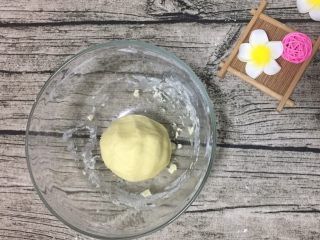 5、旺仔小馒头,直到揉成面团