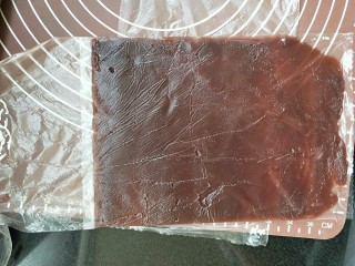 8、山药豆沙卷,豆沙馅的也同样剪开。