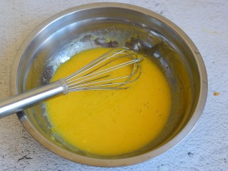 4、可可巧克力蛋糕,搅拌均匀